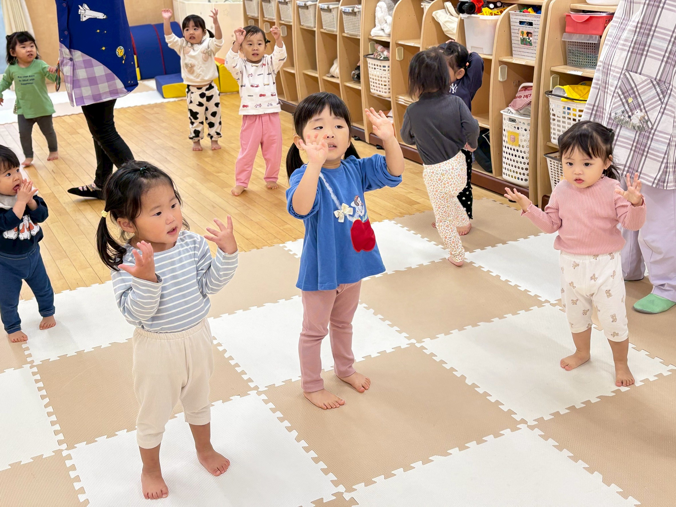 体操する園児達