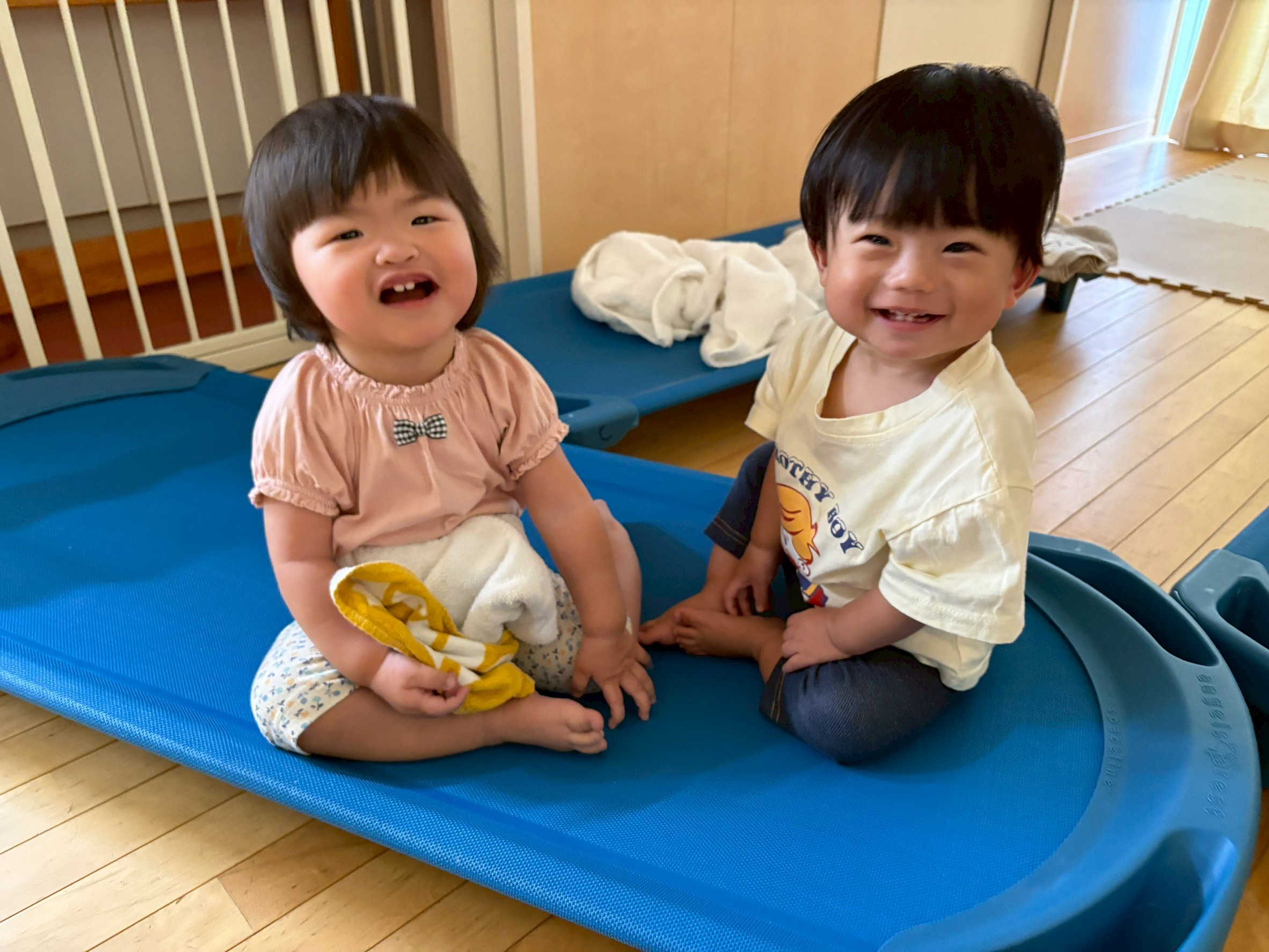 お昼寝から目覚めた園児達